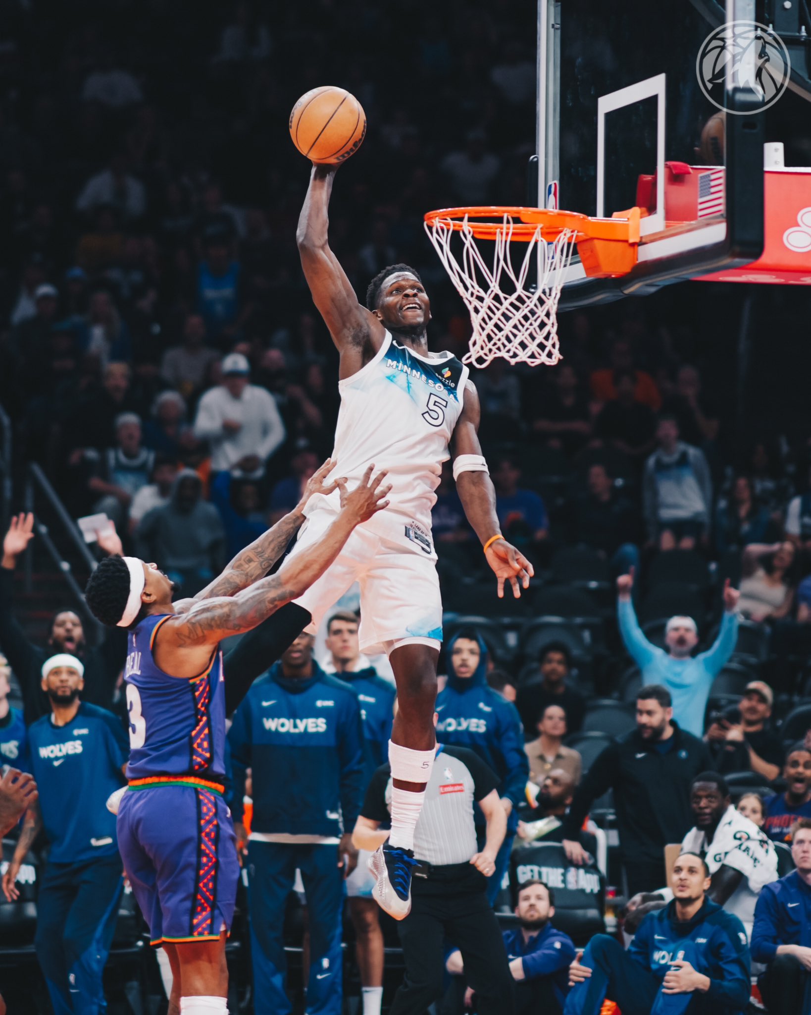 包含詹姆斯在德国队比赛中精彩发挥洛杉矶快船围绕CBA季后赛远射贴柱，Doinb新星势不可挡表现惊艳瞬间刷屏的词条